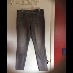 Cute rockstar mid rise jeans .